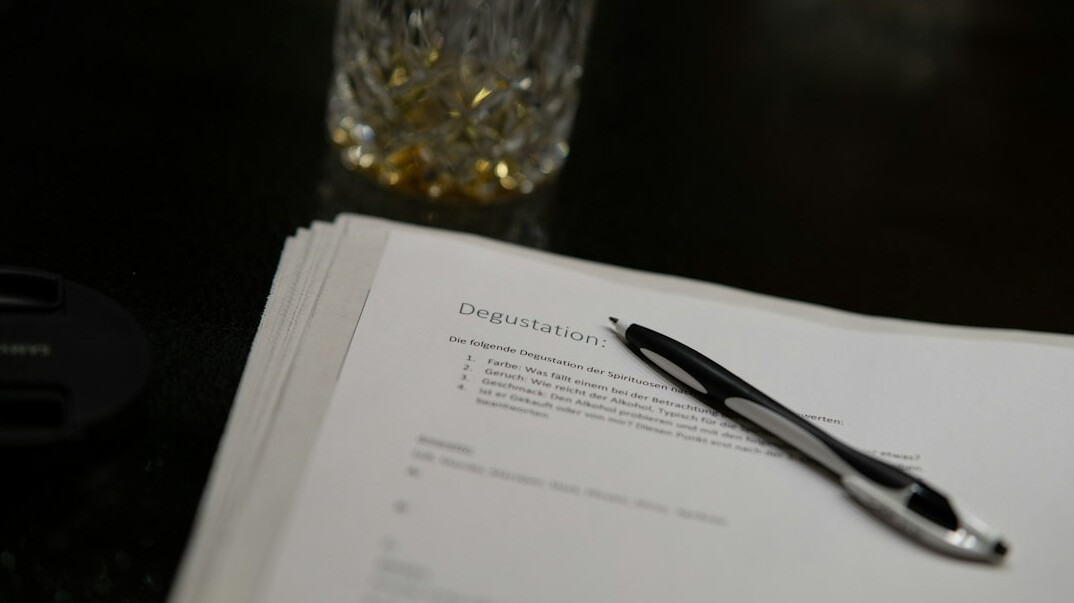 detective writing report
